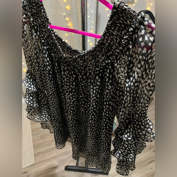 Boutique Ruffle and Dots Black Sheer Flowing Blouse Size L - Picture 6 of 16